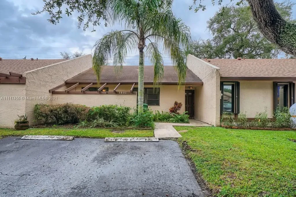 1521 NW 96th Avenue Pembroke Pines FL 33024