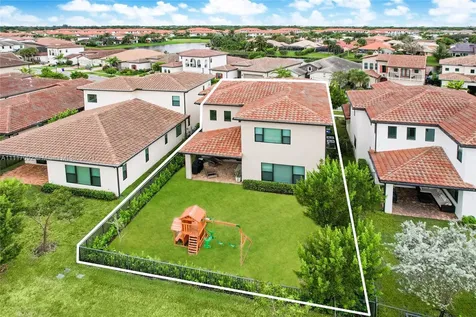 1047 SW 113th Avenue Pembroke Pines FL 33025