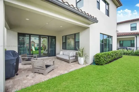 1047 SW 113th Avenue Pembroke Pines FL 33025