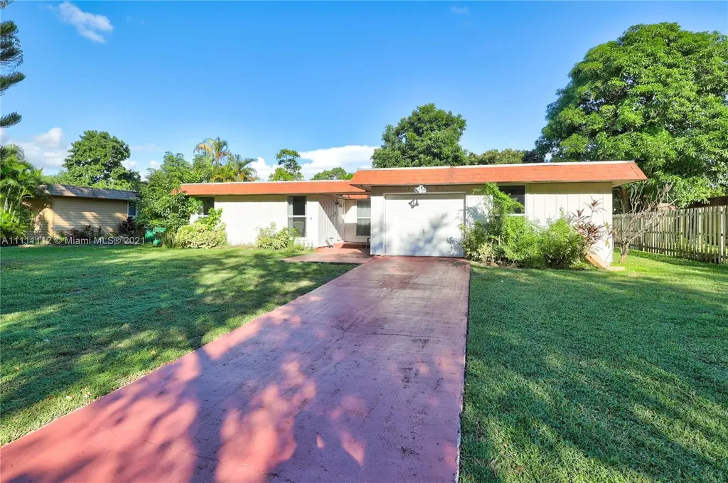 6502 NW 74th Avenue Tamarac FL 33321