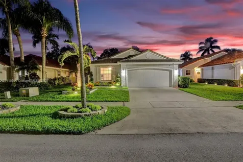 2016 NW 182nd Avenue Pembroke Pines FL 33029