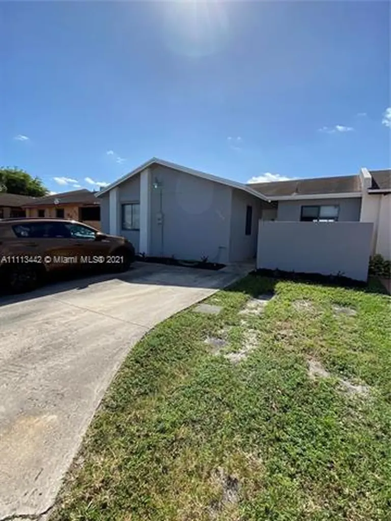 5240 NW 196th Terrace Miami Gardens FL 33055