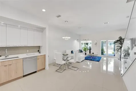 1486 NE 34th Street Oakland Park FL 33334