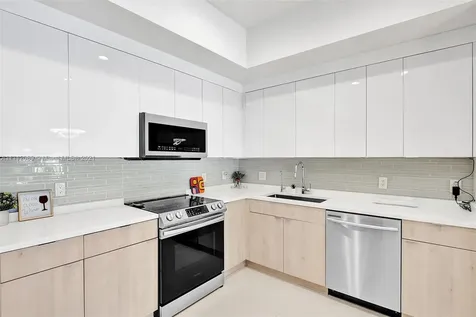 1486 NE 34th Street Oakland Park FL 33334