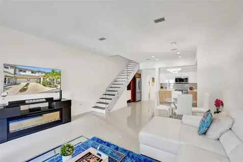 1486 NE 34th Street Oakland Park FL 33334