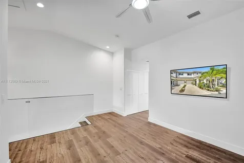 1486 NE 34th Street Oakland Park FL 33334