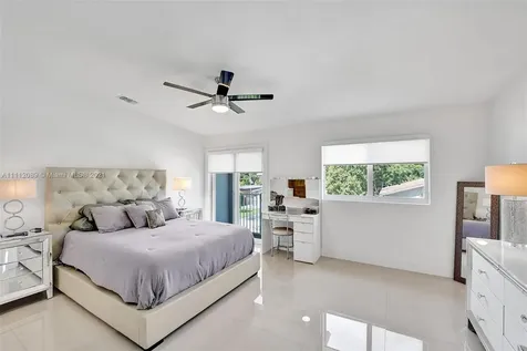 1486 NE 34th Street Oakland Park FL 33334