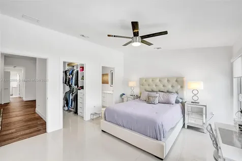 1486 NE 34th Street Oakland Park FL 33334