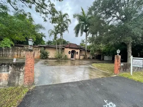 460 NE 154th Street Miami FL 33162
