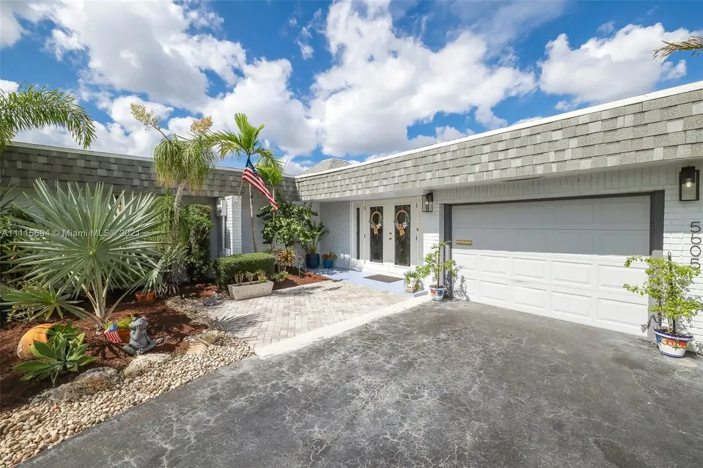 5605 Mulberry Drive Tamarac FL 33319