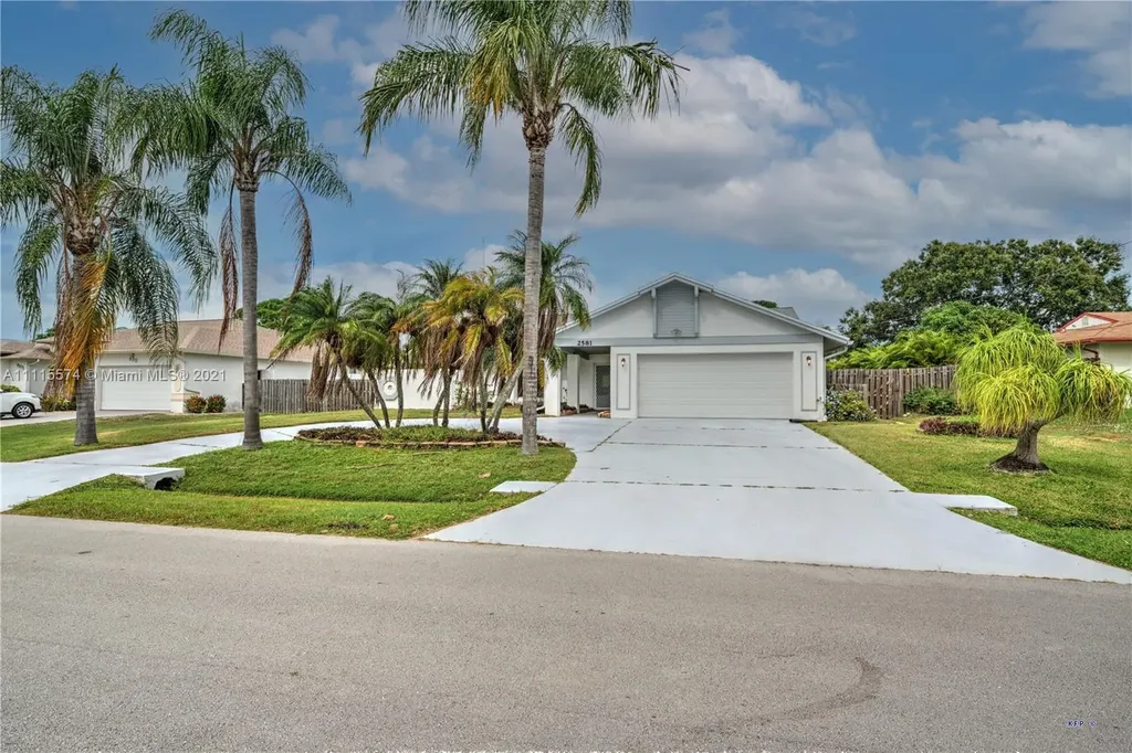 2581 SE Caladium Avenue Port St. Lucie FL 34952