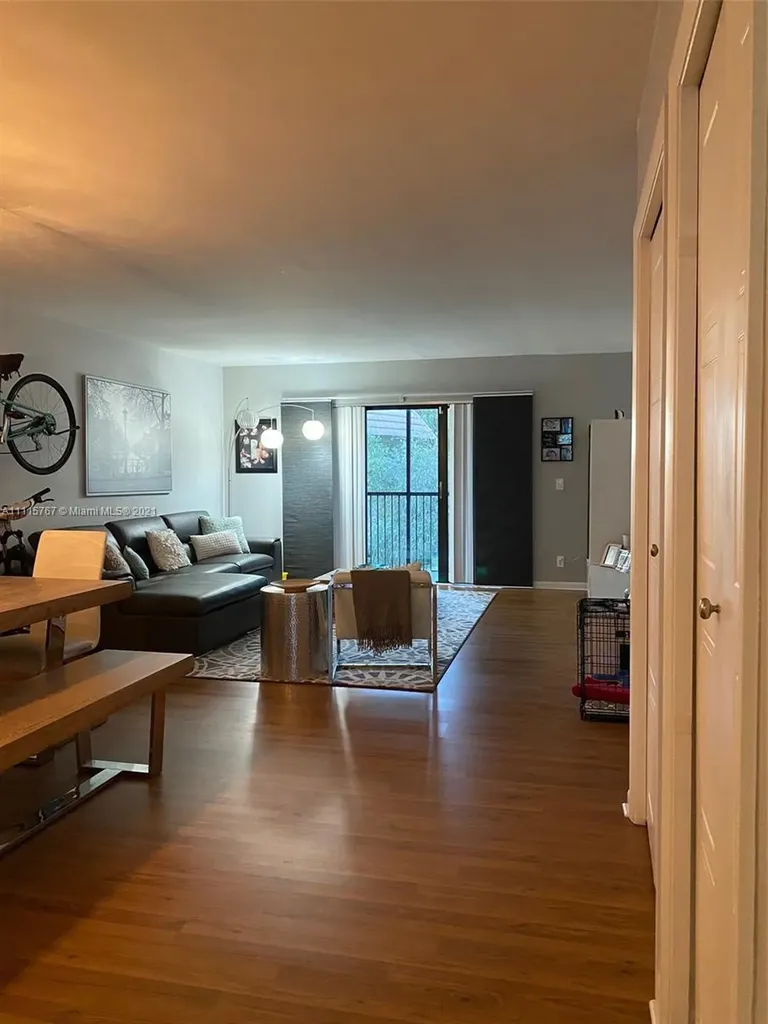 427 Lakeview Drive Weston FL 33326