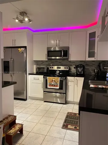 427 Lakeview Drive Weston FL 33326