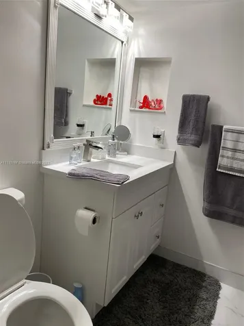 427 Lakeview Drive Weston FL 33326