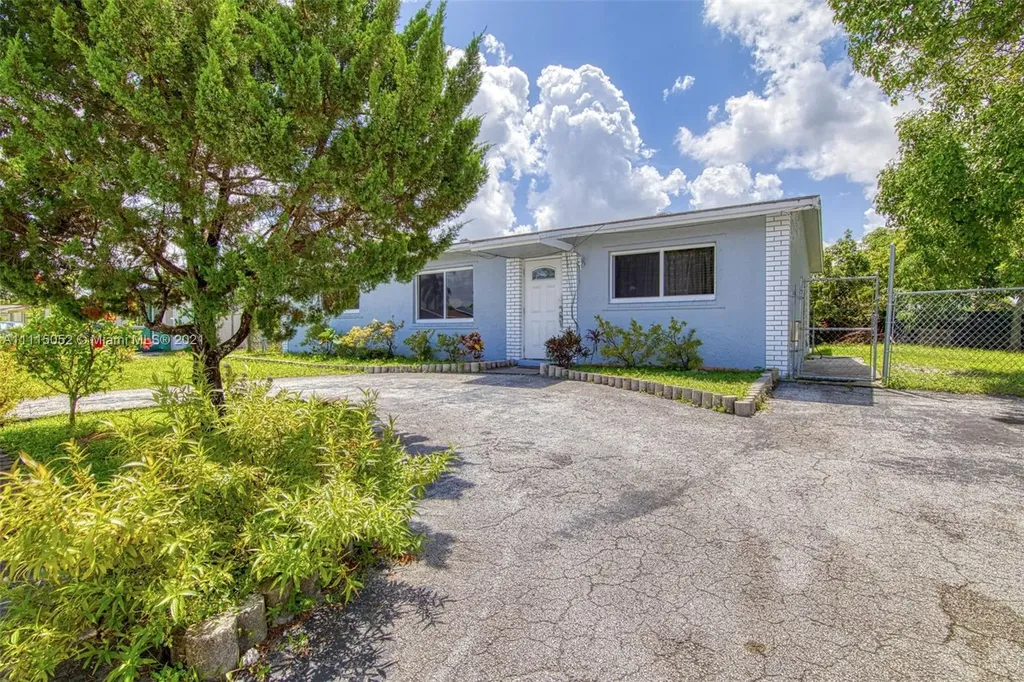 7722 SW 9th Street North Lauderdale FL 33068