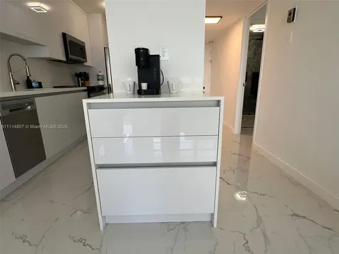 100 Lincoln Road Miami Beach FL 33139
