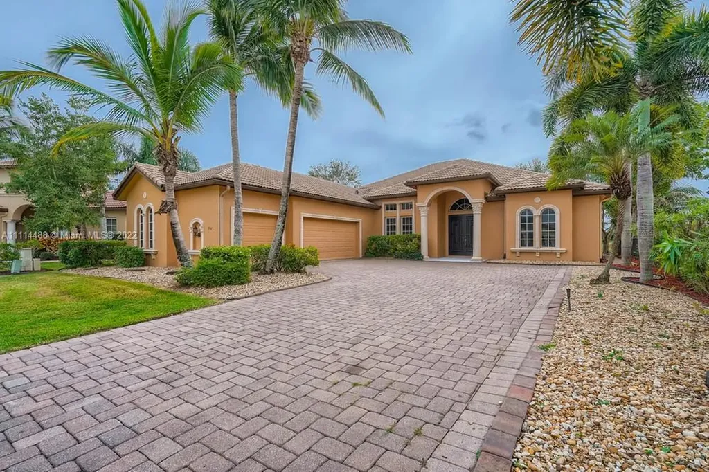 957 SW Grand Reserves Boulevard Port St. Lucie FL 34986