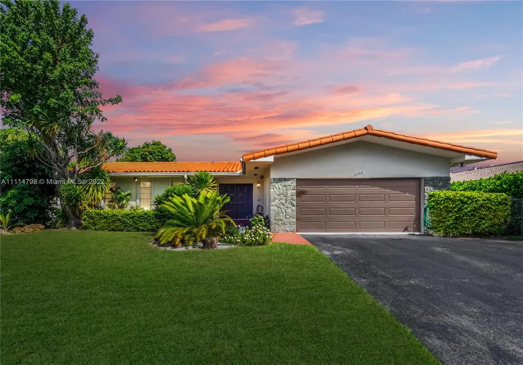 2205 NE 120th Street North Miami FL 33181