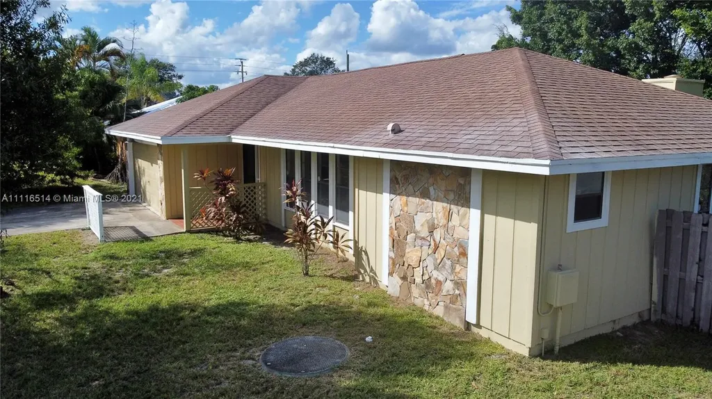 613 SE Crescent Avenue Port St. Lucie FL 34984