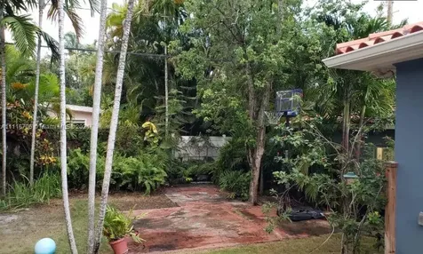 530 NE 52nd Terrace Miami FL 33137