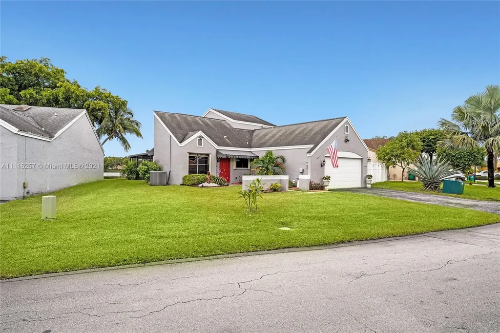 19038 NW 80th Court Hialeah FL 33015