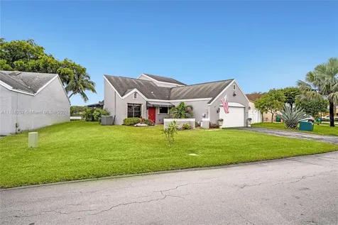 19038 NW 80th Court Hialeah FL 33015