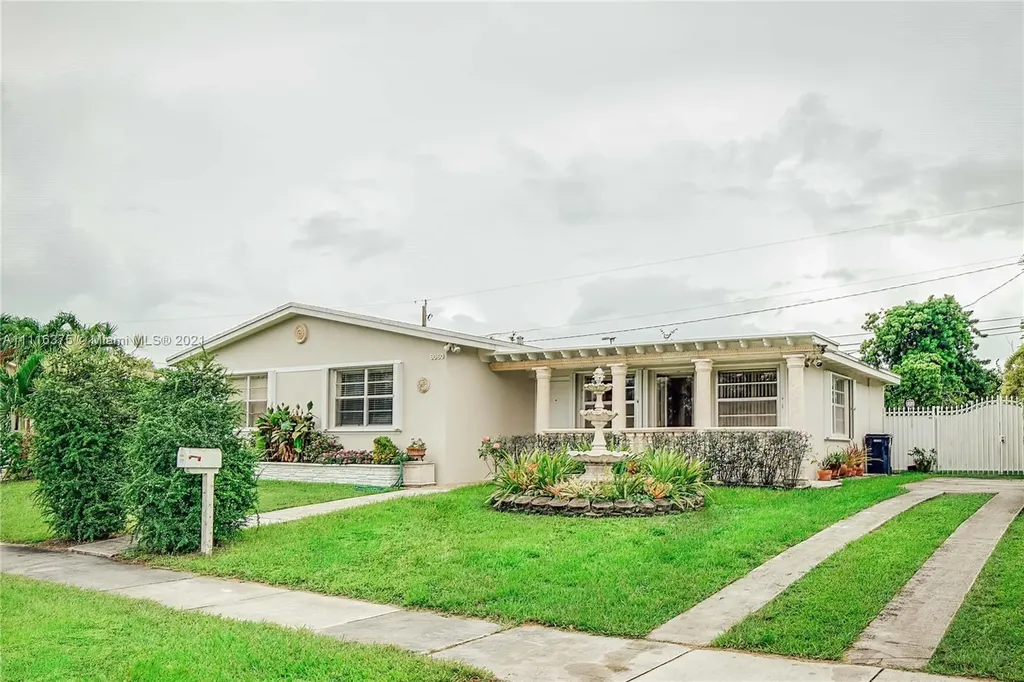 9960 Jamaica Drive Cutler Bay FL 33189