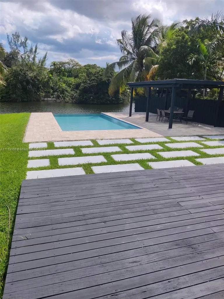 372 Payne Drive Miami Springs FL 33166