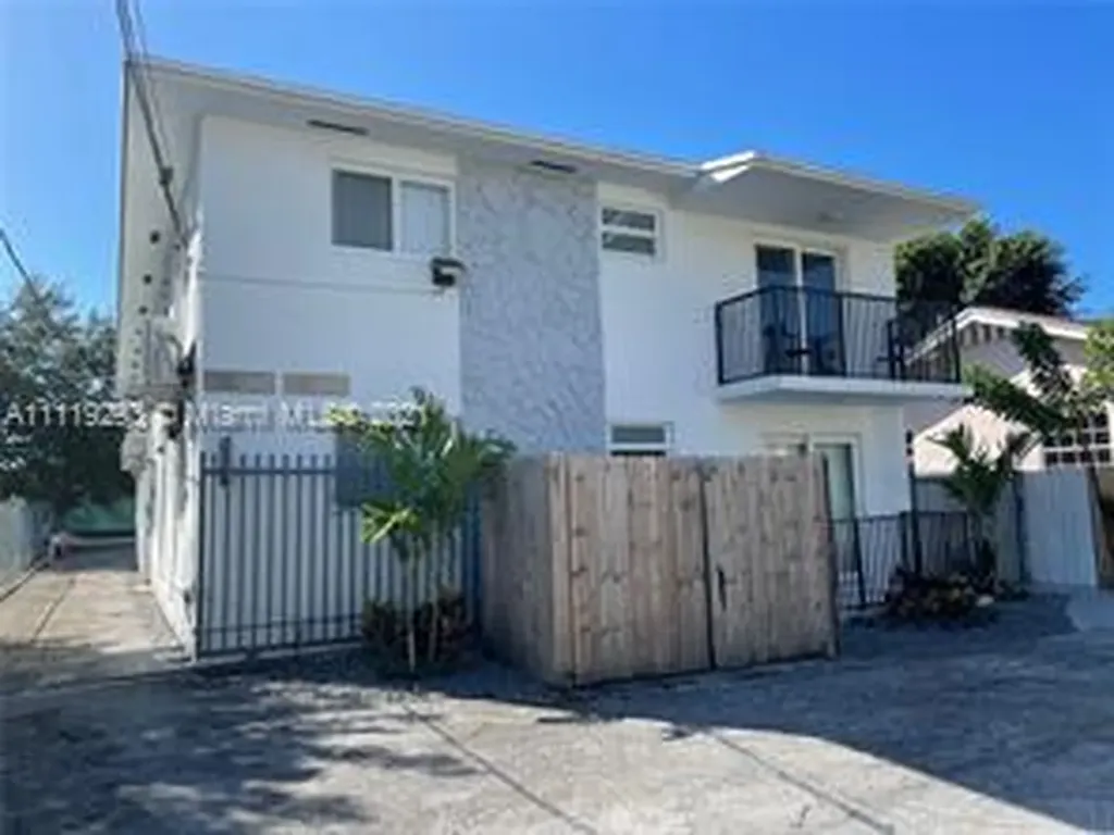1262 SW 2nd Street Miami FL 33135