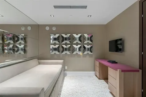 2201 Collins Avenue Miami Beach FL 33139