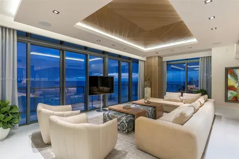 2201 Collins Avenue Miami Beach FL 33139