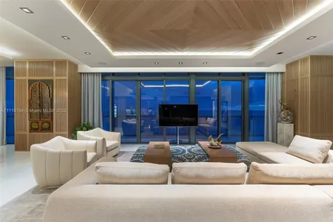 2201 Collins Avenue Miami Beach FL 33139