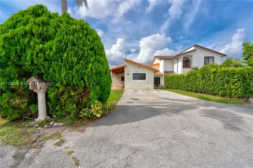 7697 N Augusta Drive Hialeah FL 33015