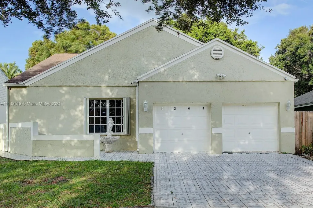 1241 SW 85th Avenue Pembroke Pines FL 33025