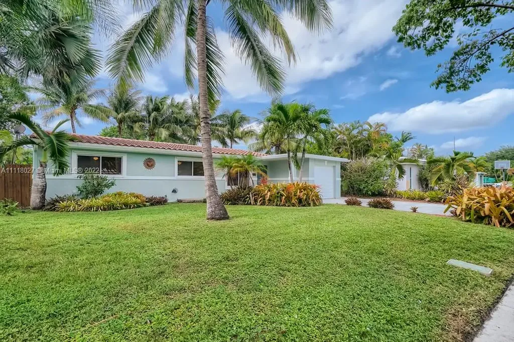 981 SW 3rd Avenue Pompano Beach FL 33060