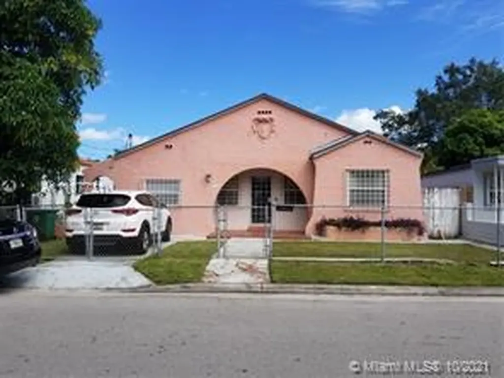 915 SW 9th Court Miami FL 33130