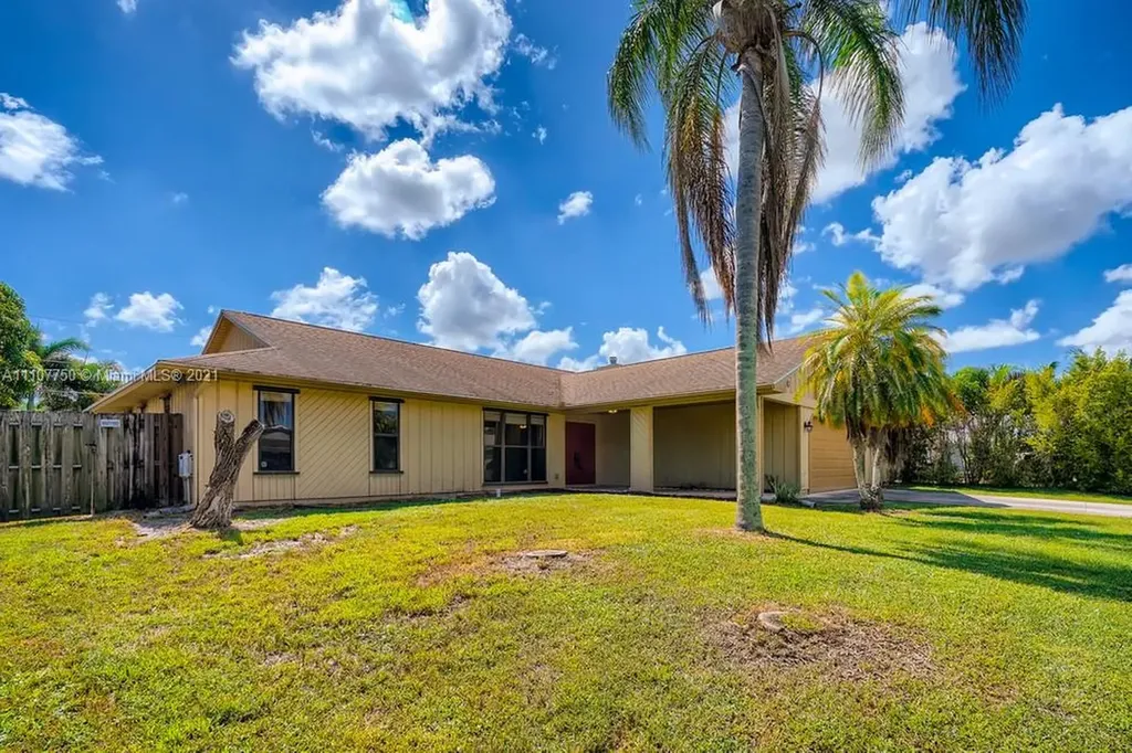 886 SE Starflower Avenue Port St. Lucie FL 34983