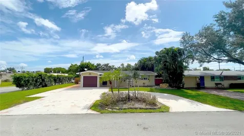 1021 NW 81st Avenue Pembroke Pines FL 33024