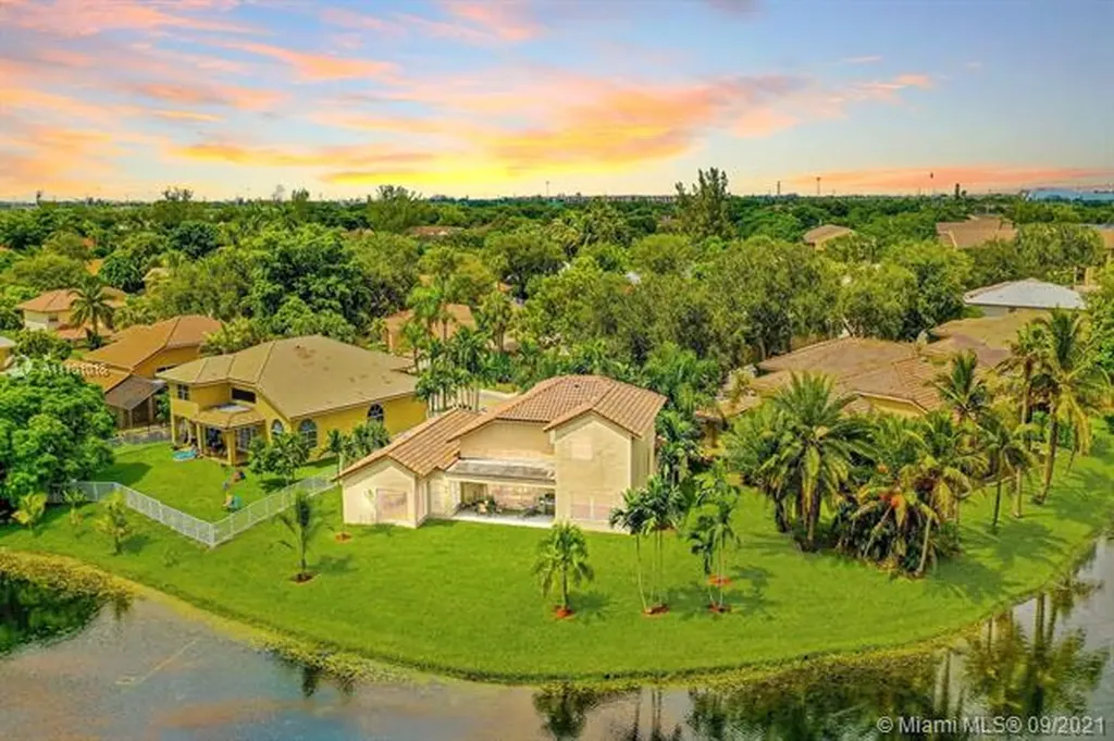 651 SW 94th Avenue Pembroke Pines FL 33025