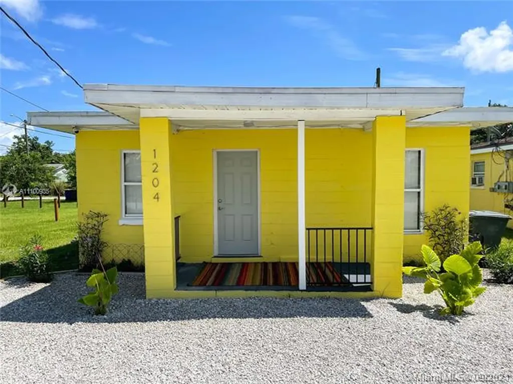 1204 N 17th Street Fort Pierce FL 34950
