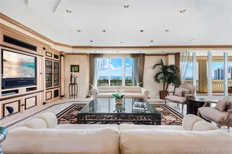 20165 NE 39th Place Aventura FL 33180