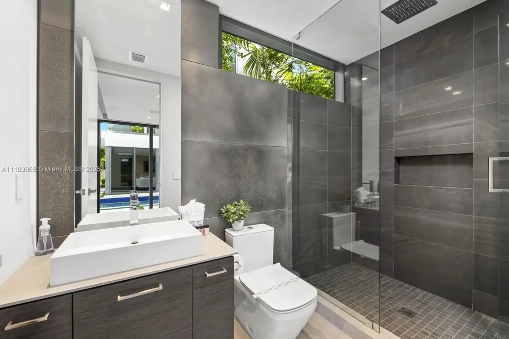 440 Mola Avenue Fort Lauderdale FL 33301