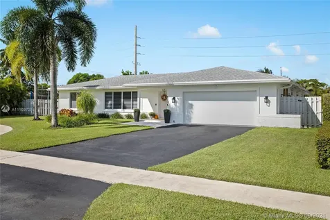 1121 SW 75th Terrace Plantation FL 33317