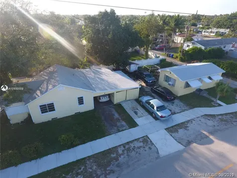 2203 Mckinley Street Hollywood FL 33020