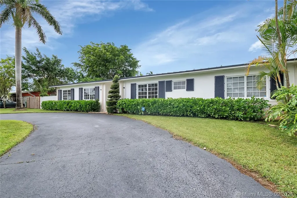 13825 SW 83 Court Palmetto Bay FL 33158