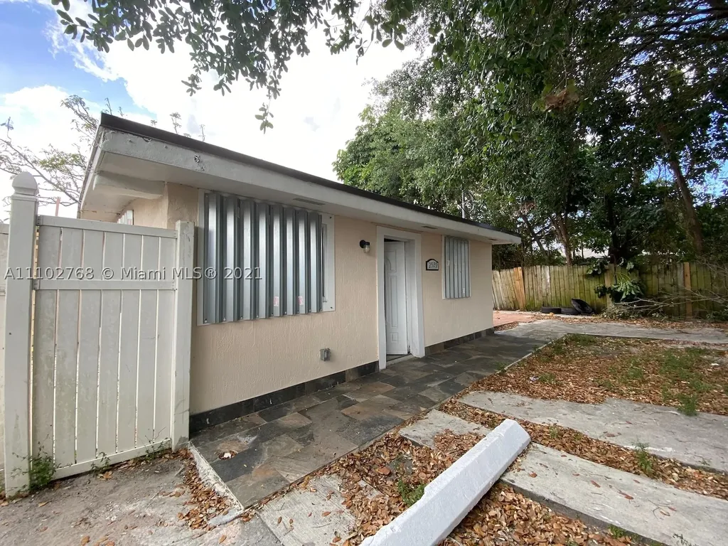 2529 NW 93rd Terrace Miami FL 33147