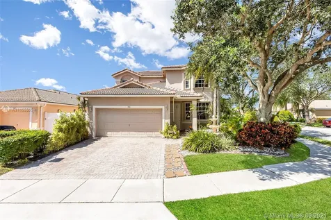 724 SW 120th Avenue Pembroke Pines FL 33025