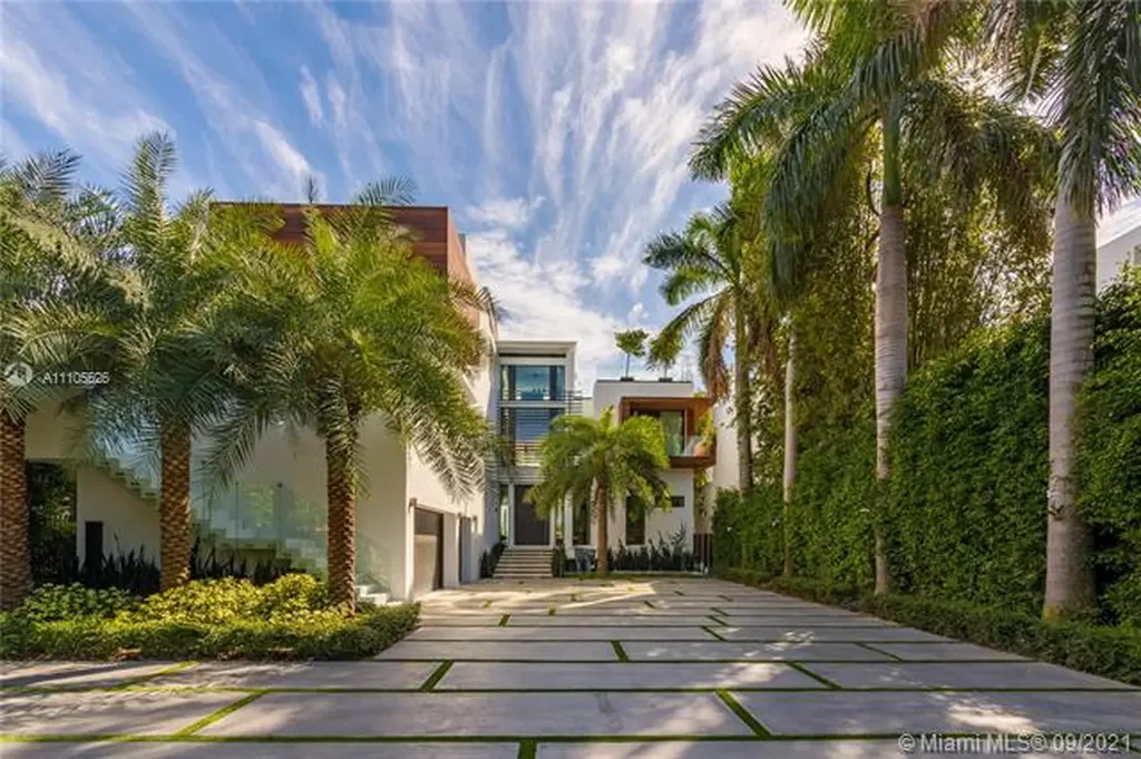 1374 S Venetian Way Miami FL 33139