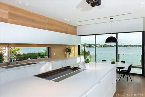 1374 S Venetian Way Miami FL 33139