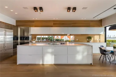 1374 S Venetian Way Miami FL 33139